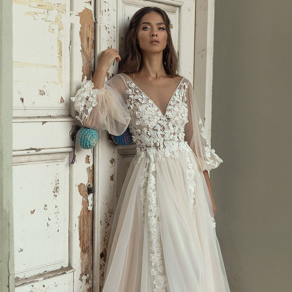 Vestido de novia elegante corte A, manga abullonada, espalda descubierta, apliques de cuentas, escote en V.