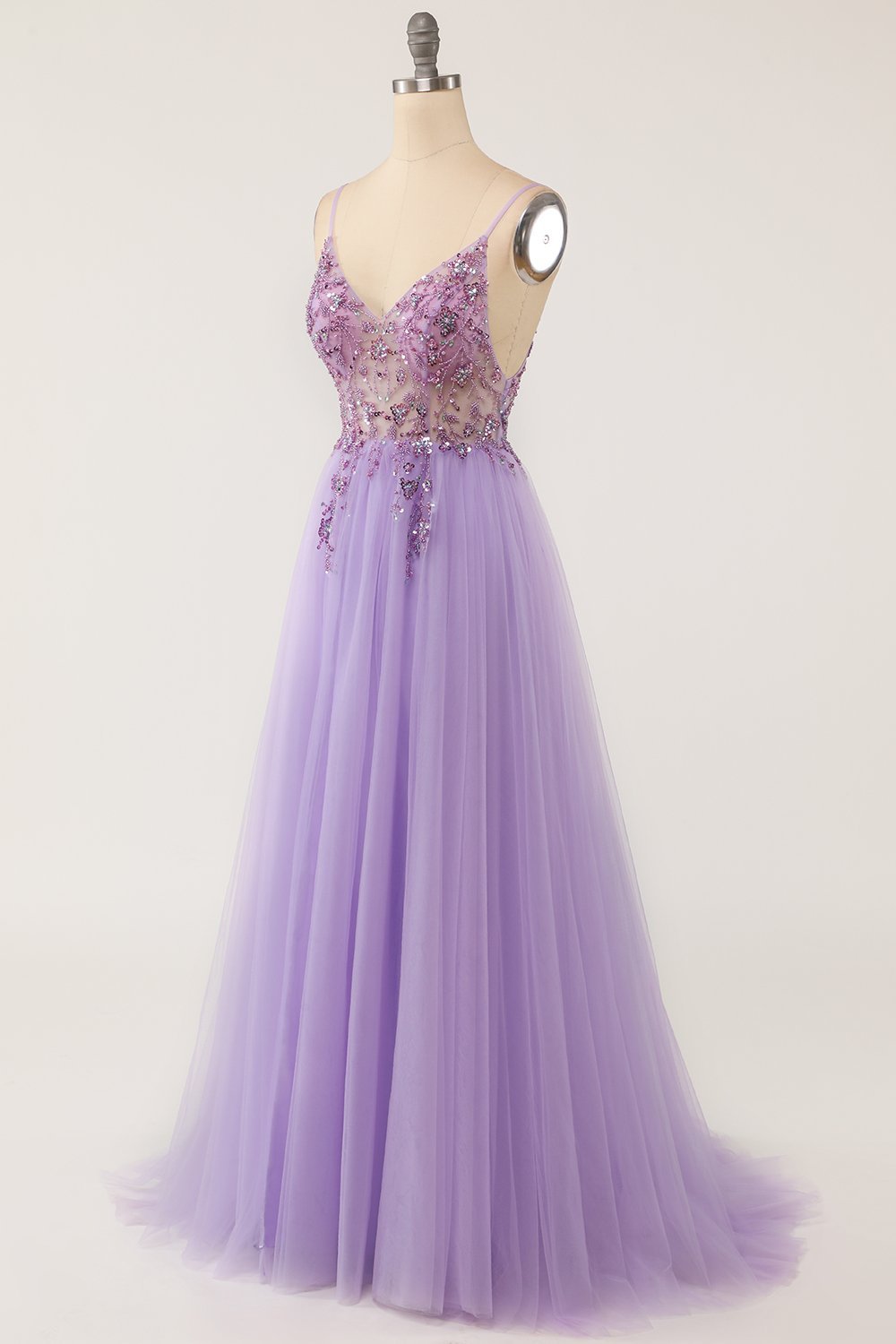 Robe de bal en tulle ornée de perles légères