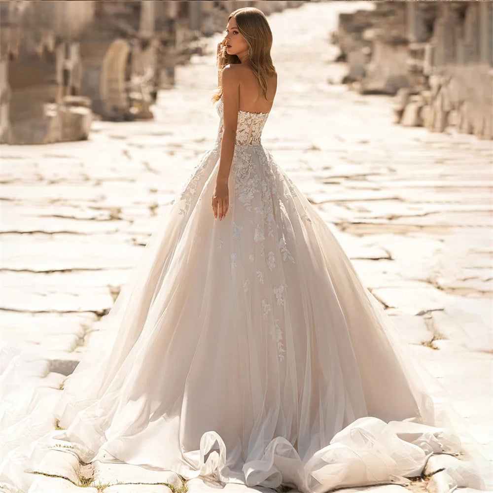 Boho Beach Strapless A Line Wedding Dresses for Women Sleeveless Bridal Lace Appliques Bride Gowns Backless Vestidos