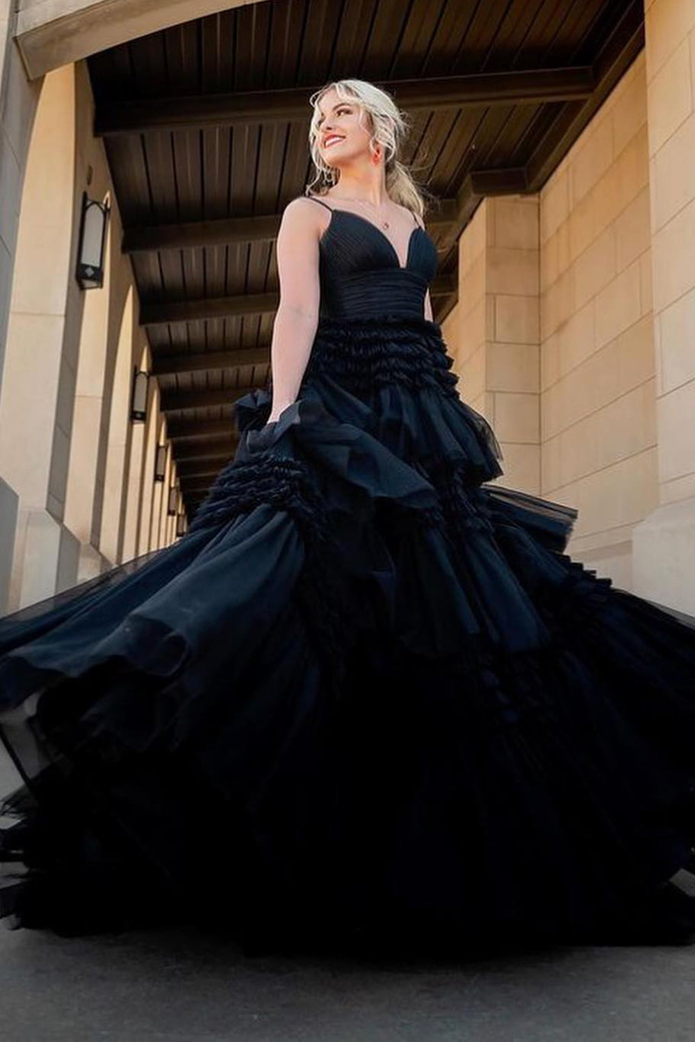 Vestido largo de fiesta de tirantes finos con corte en A