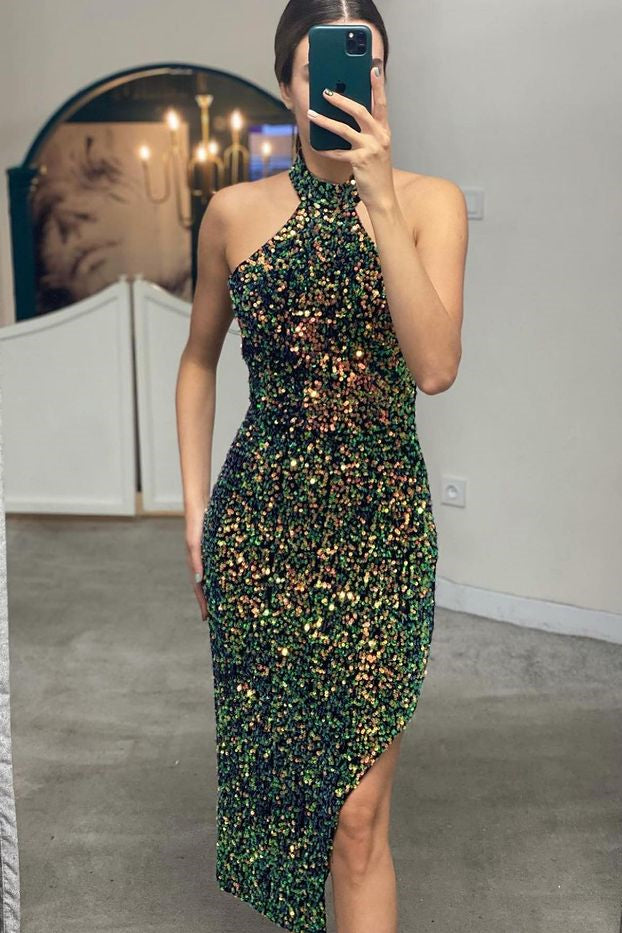 Robe de bal sirène courte élégante à sequins et fente, dos nu.