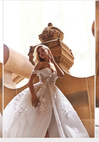 Vestido de novia largo de corte princesa con hombros descubiertos, apliques de lentejuelas y encaje con abertura