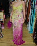 Robe de soirée longue en mousseline de soie à sequins et perles, modèle Y8295