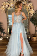 Robe de bal bleu clair en dentelle florale, col fendu, coupe trapèze, fente