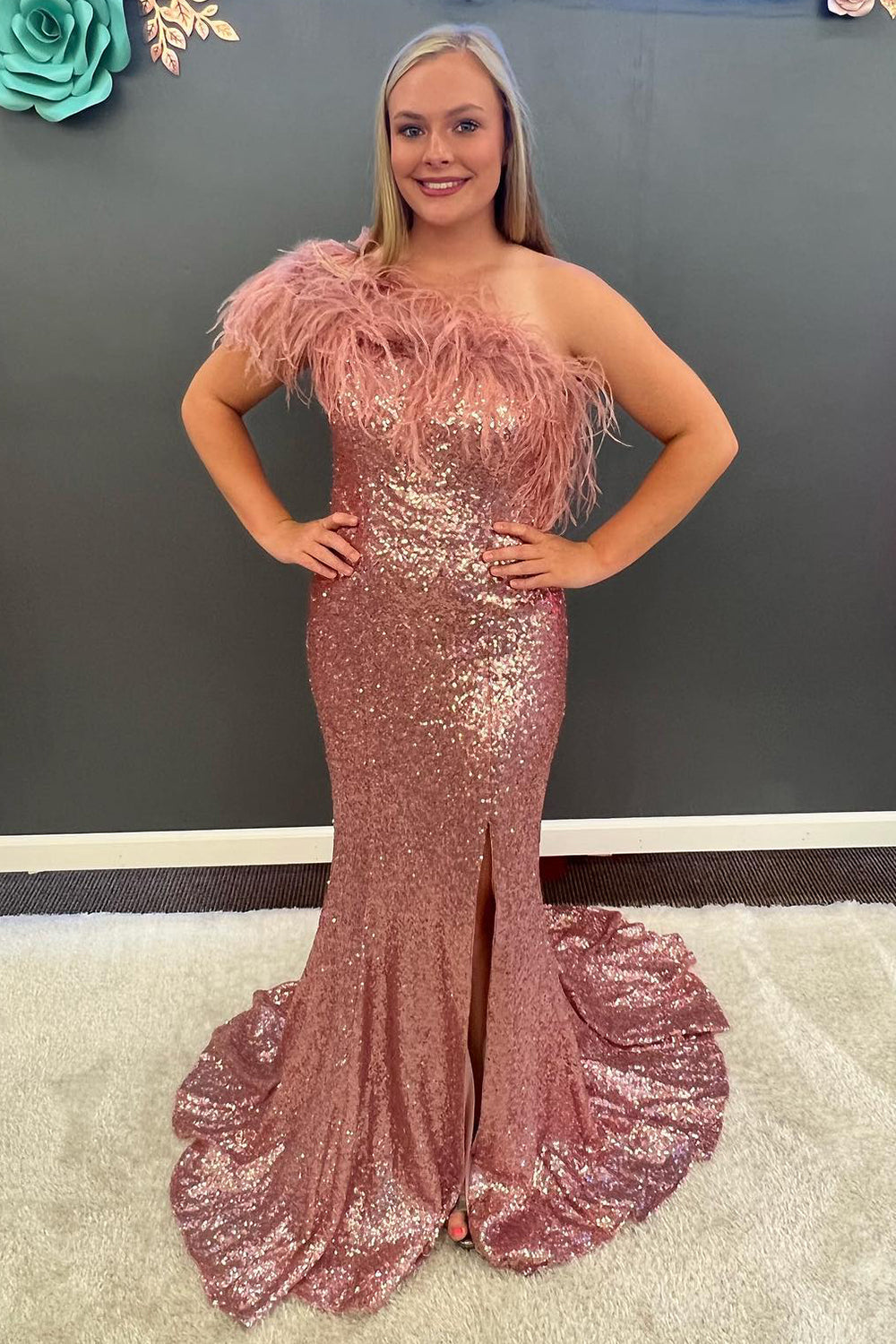 Robe de bal longue sirène sans bretelles à sequins bleu clair et plumes