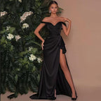 Robe de soirée longue en satin noir sexy à épaules dénudées et fente latérale