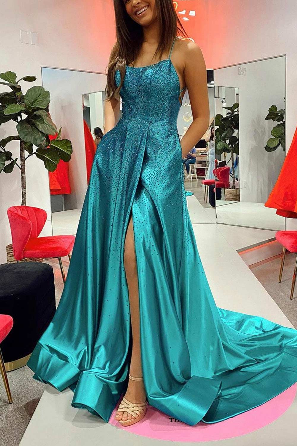 Vestido de fiesta de corte A con lentejuelas y abertura