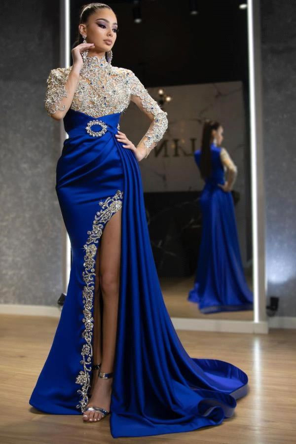 Robe de bal élégante bleu roi à manches longues, ornée de perles et fendue à volants.