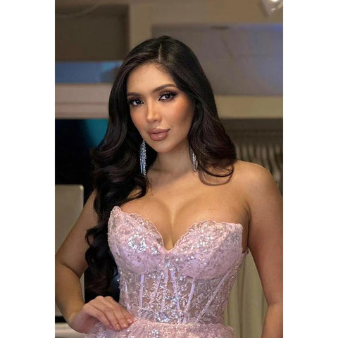 Robe de bal de fin d'année glamour et spectaculaire, coupe trapèze, épaules dénudées, sans manches