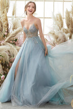 Robe de bal en tulle ornée de perles légères