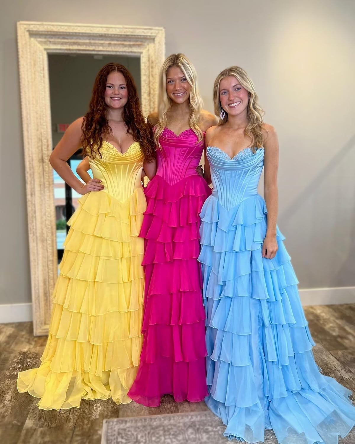 Robe de bal bustier sans bretelles pour femme 2025, longue robe de soirée formelle en mousseline à volants étagés avec fente 