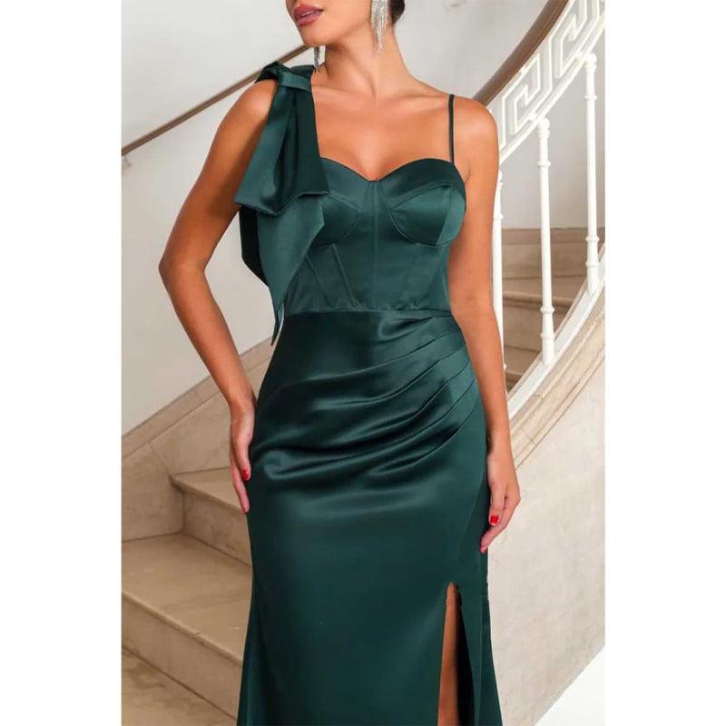 Robe de soirée en satin à bretelles spaghetti et fente latérale 