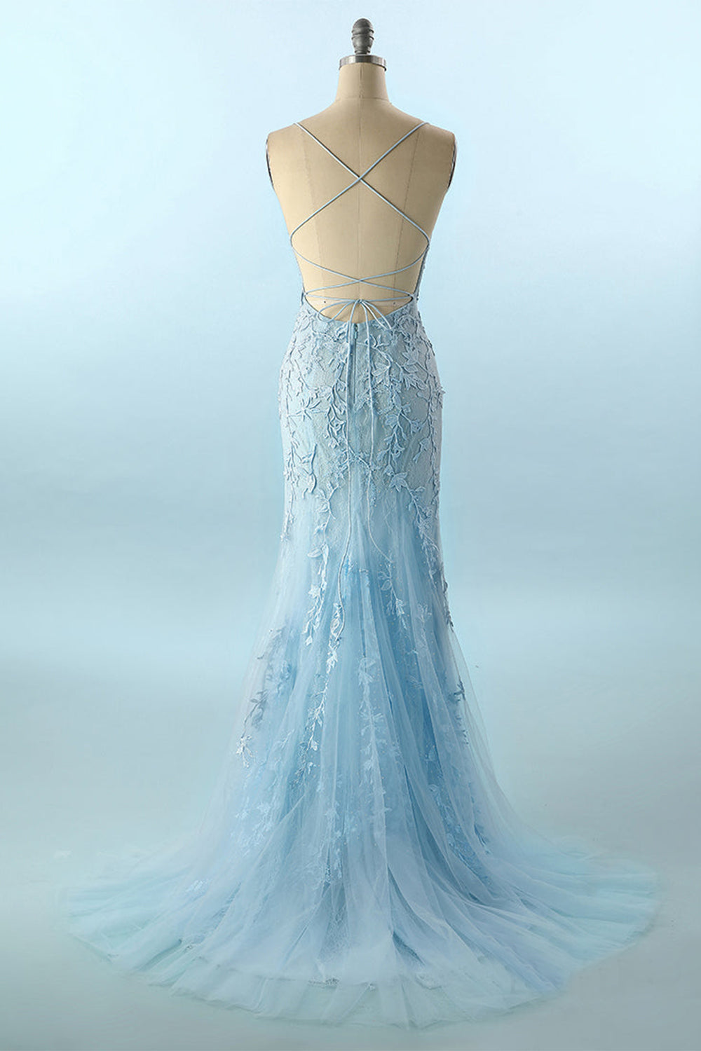 Robe de bal dos nu à fines bretelles