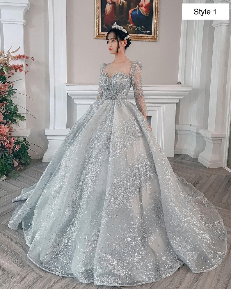 Robe de mariée moderne argentée scintillante à manches longues et tulle pailleté Y1158