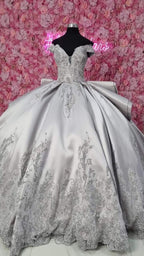 Robe de quinceañera argentée luxueuse à épaules dénudées, robe de bal argentée Y1157