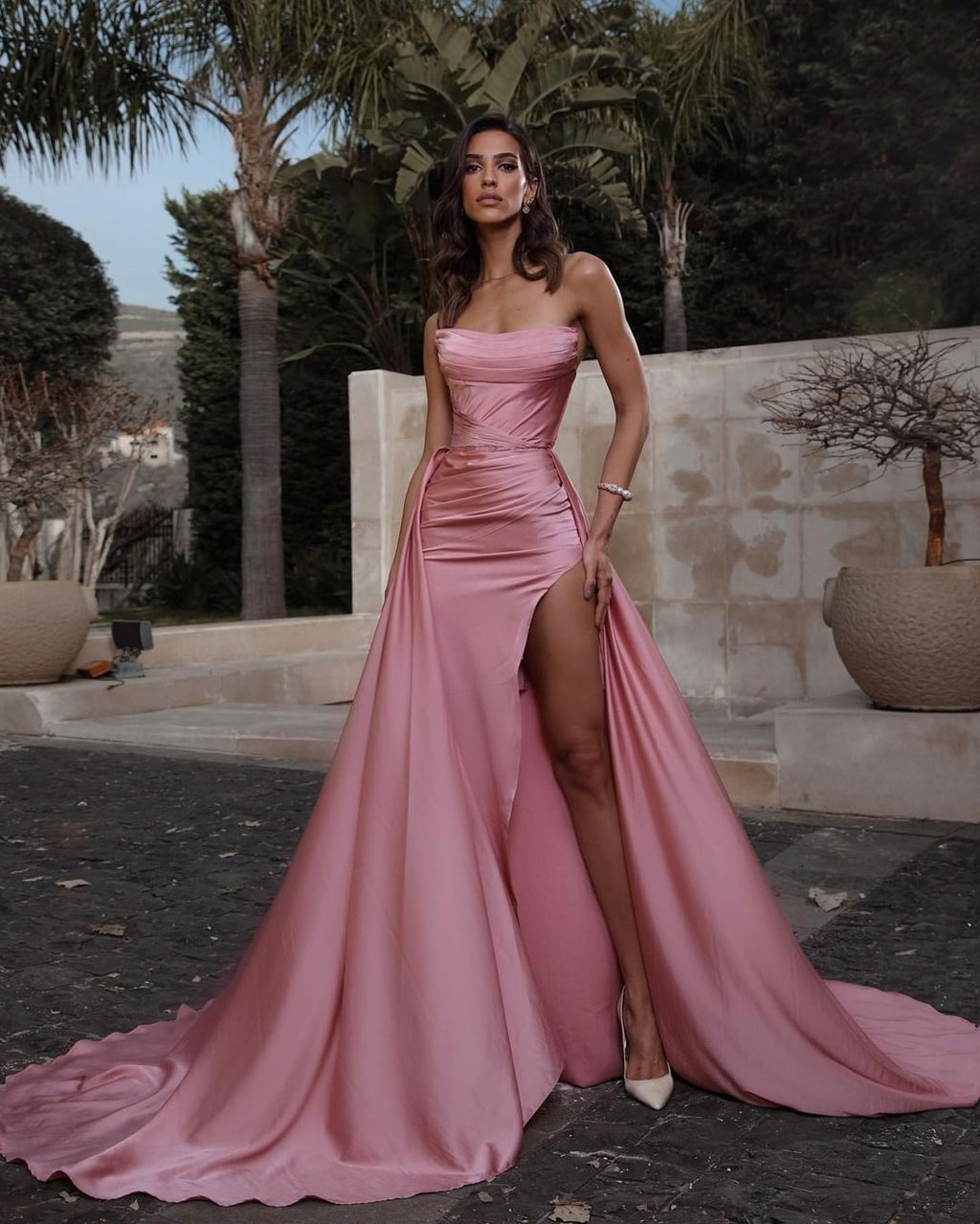 Vestido largo de sirena sin tirantes, de satén, sin mangas, con abertura, ideal para fiestas de graduación.