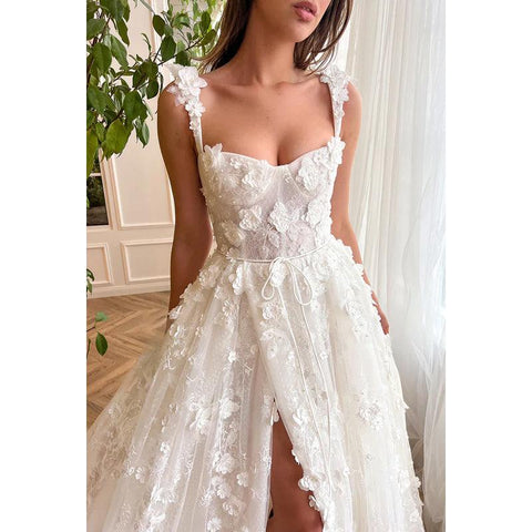 Robe de soirée longue trapèze en tulle avec encolure carrée et appliques en dentelle et fente
