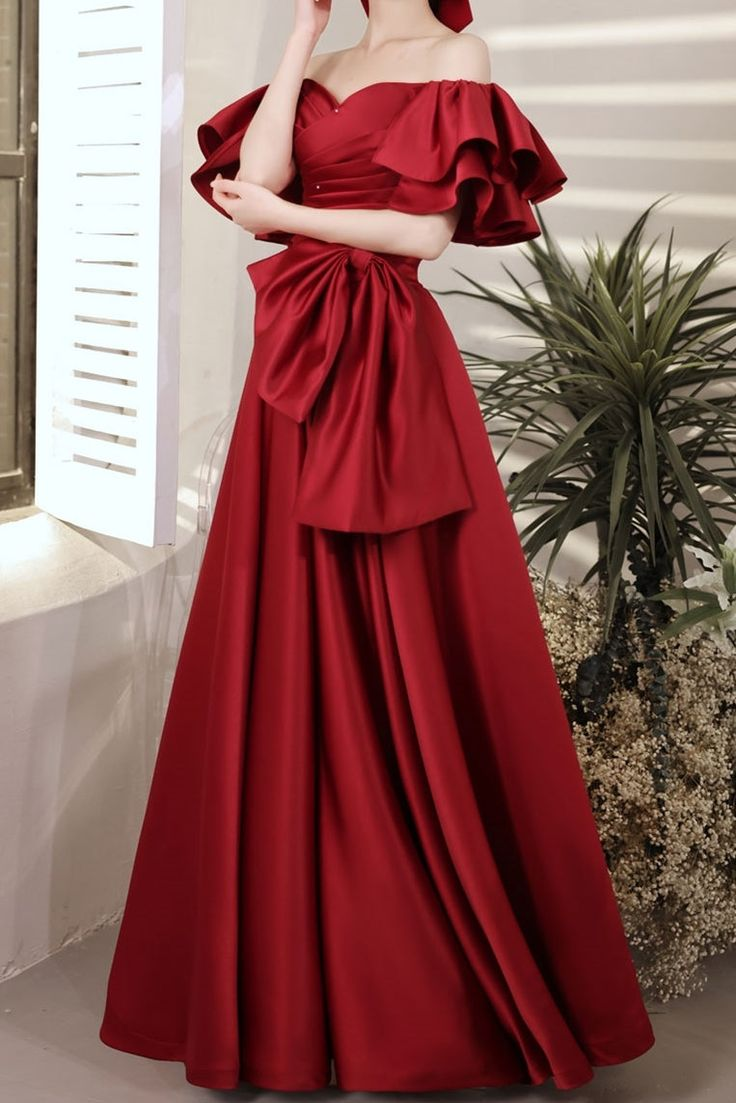 Vestido de baile rojo con mangas acampanadas y espalda con cordones Y6067