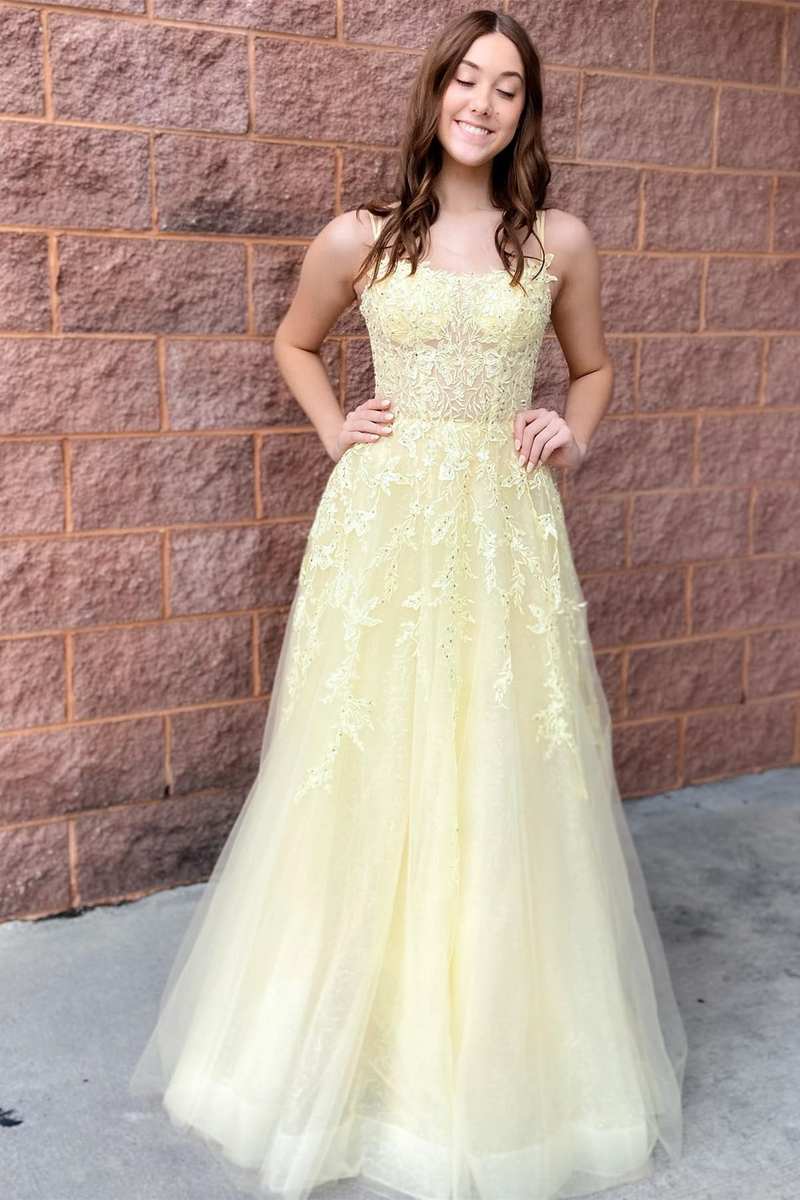 Vestido de fiesta amarillo de corte A con apliques de tul y cordones