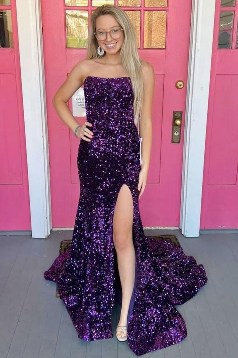Robe de bal bustier à sequins avec fente
