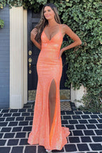 Robe de bal longue sirène à fines bretelles et sequins orange, fendue sur le devant