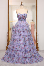 Charmante robe de bal longue bleue imprimée à épaules dénudées et à volants, coupe trapèze.
