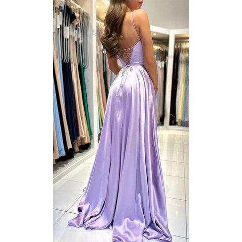 Robe de soirée longue en satin à bretelles spaghetti et fente