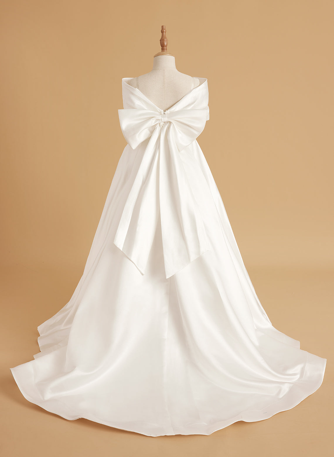 Elegante vestido de princesa de satén marfil con cola y lazo para niñas de las flores 