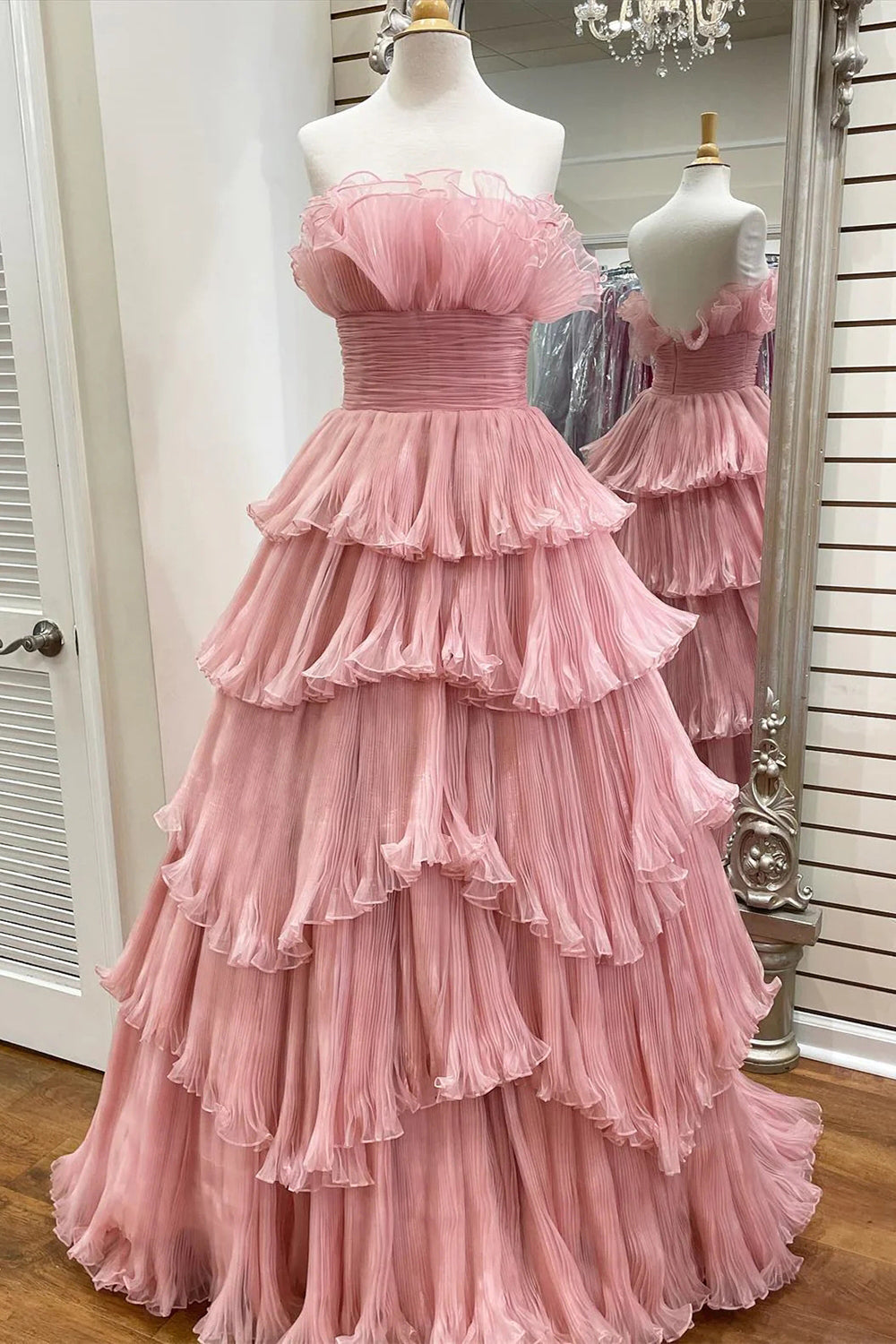 Charmante robe de bal longue bleue bustier trapèze à volants
