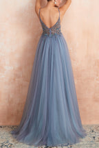Robe de bal longue bleue à fines bretelles et fente