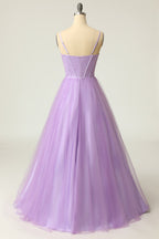 Vestido largo de fiesta lila claro con tirantes finos y corte en A