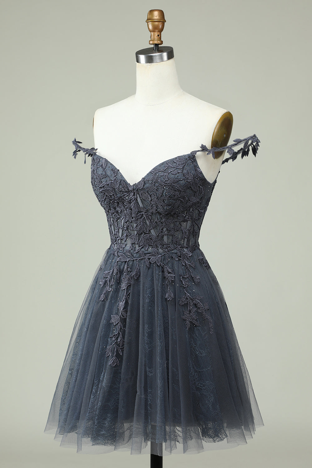 Robe de cocktail courte dos nu avec appliques