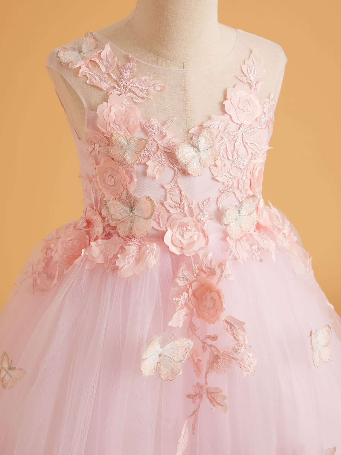 Vestido rosa con cola de tul y encaje (2003227825) 