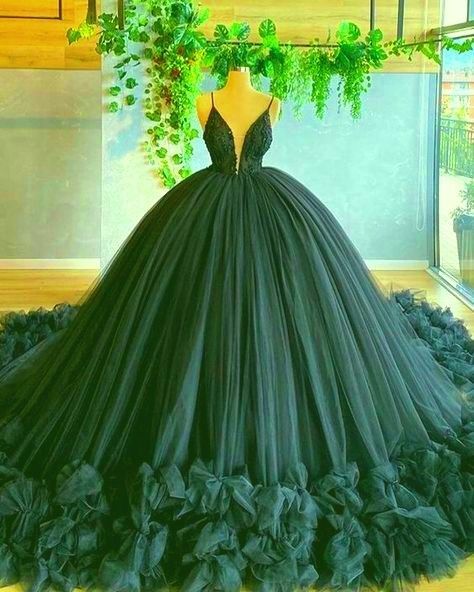 Vestido de baile verde de tul con tirantes finos, corte en A, escote en V, talla 46