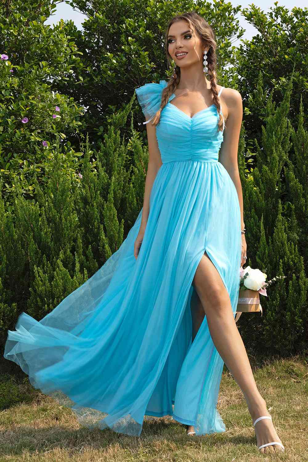 Robe asymétrique à fente froncée