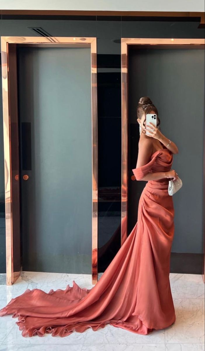 Vestido de noche sirena con hombros descubiertos y cola Y5273