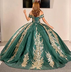 Vestido de quinceañera verde oscuro con apliques dorados y lentejuelas, corte princesa, cola corta Y962