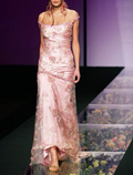 Robe de bal longue rose satinée ornée d'appliqués de dentelle Y8403