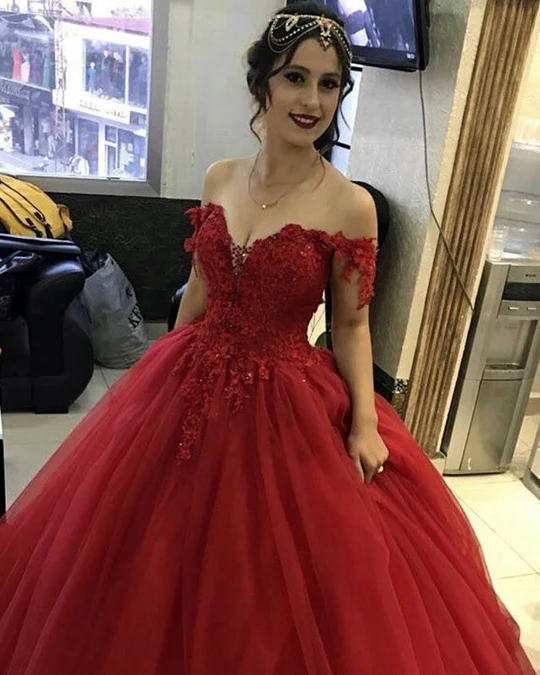 Vestido de baile de tul con apliques y hombros descubiertos Y1260