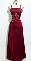 Robe de soirée vintage bordeaux en satin et mousseline de soie, ornée de perles, référence Y8448