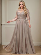 Robe de mère de la mariée en mousseline de dentelle, coupe trapèze, décolleté illusion, longueur au sol, ornée de sequins 