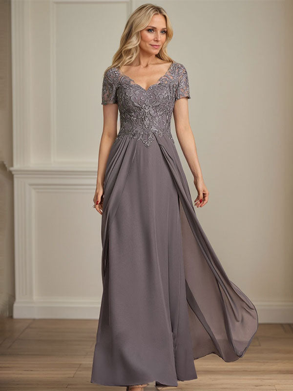 Robe de mère de la mariée en mousseline de soie et dentelle, coupe trapèze, col en V, longueur au sol