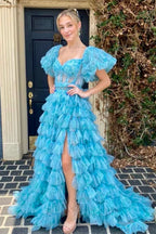 Vestido de fiesta de tul estampado de varias capas con corte en A y abertura