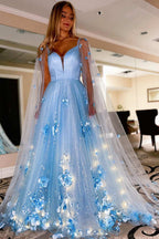Robe de bal trapèze en dentelle florale avec manches cape 