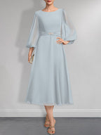 Vestido de chifón de corte A, largo té, para la madre de la novia, con escote redondo y broche de cristal plisado