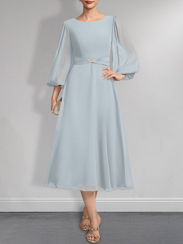 Vestido de chifón de corte A, largo té, para la madre de la novia, con escote redondo y broche de cristal plisado