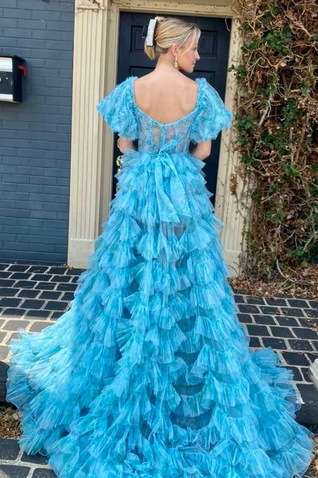Vestido de fiesta de tul estampado de varias capas con corte en A y abertura