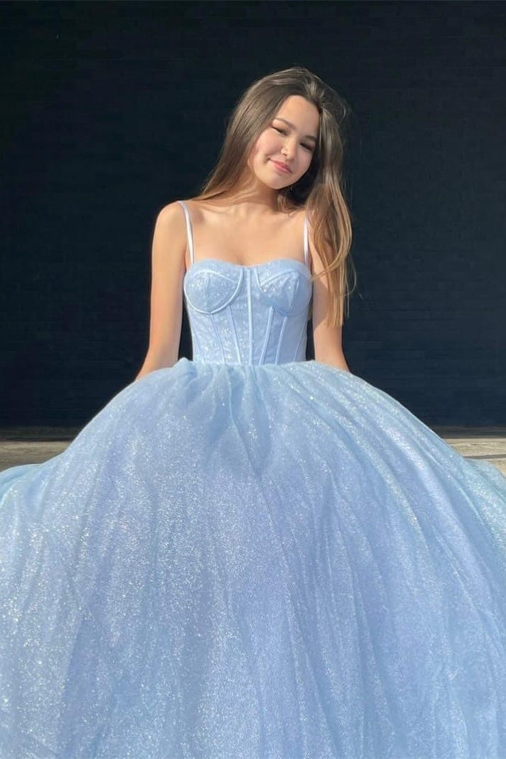 Vestido largo de tirantes color lavanda corte en A