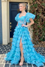 Vestido de fiesta de tul estampado de varias capas con corte en A y abertura