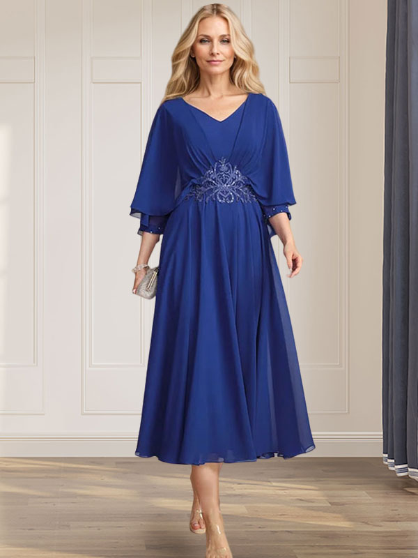Robe de mariée trapèze en mousseline de soie, longueur thé, col en V, ornée de sequins plissés, d'appliques de dentelle et de perles. 